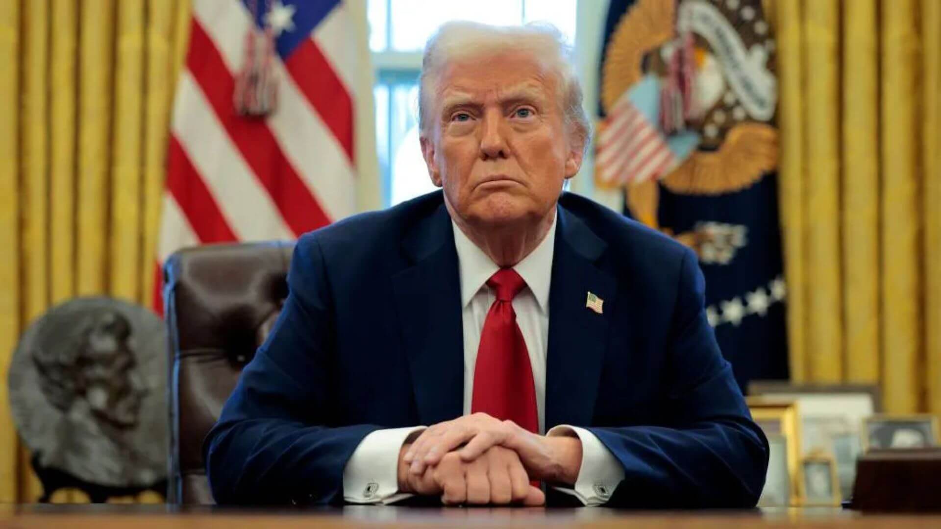 Donald trump at the Oval Office